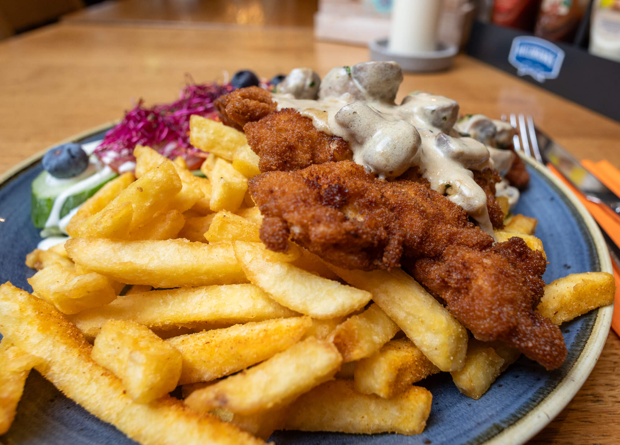 Schnitzel mit Pilzrahm • Restaurant Tim's Goslar